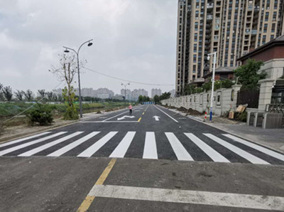 海门新建楼盘道路画线