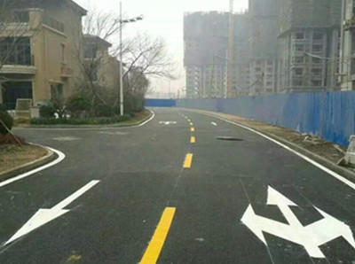 海门别墅区道路画箭头线