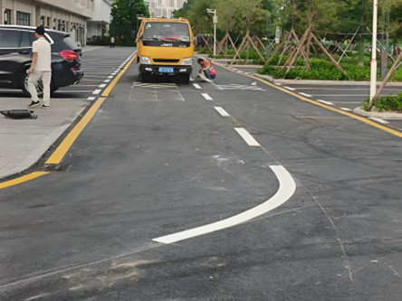 海门小区弯道划线
