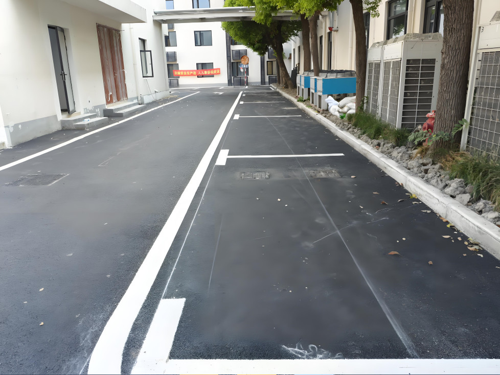 海门园区道路画车位线